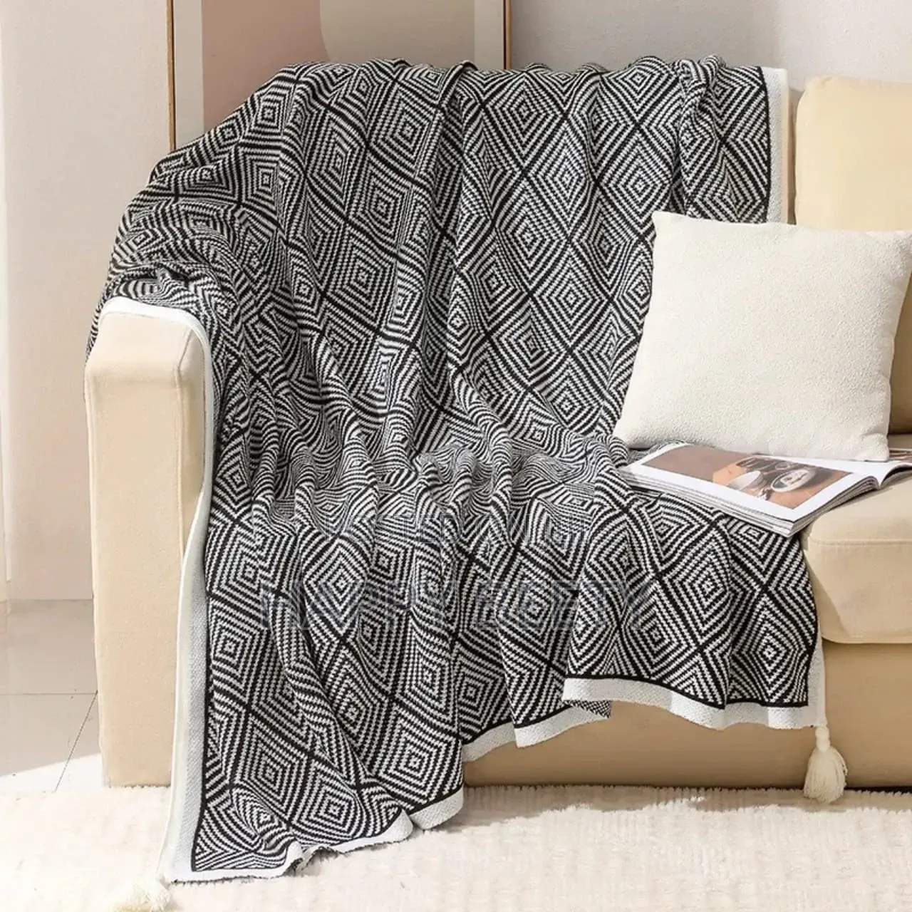 Top Notch Quality Knitted Blanket With Pendant/Tassel