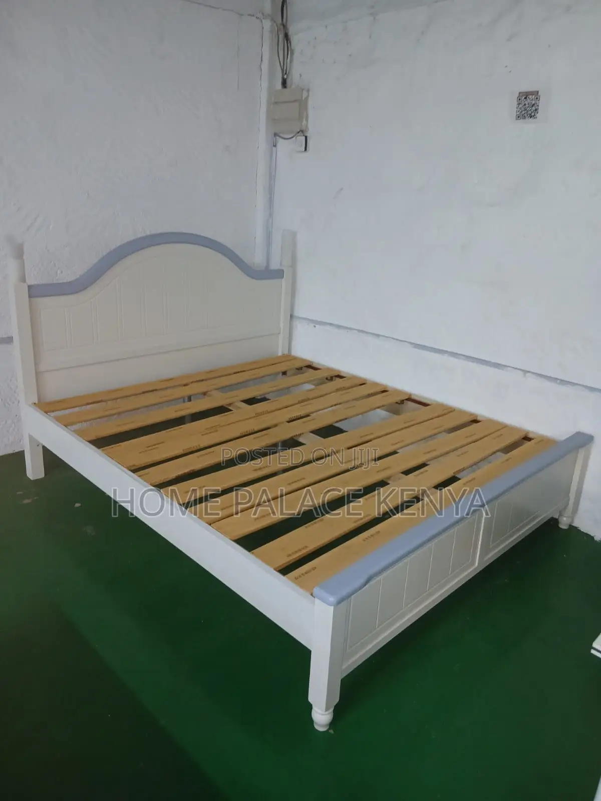 Wooden Bed: Durable Solid Oak Wooden Bed