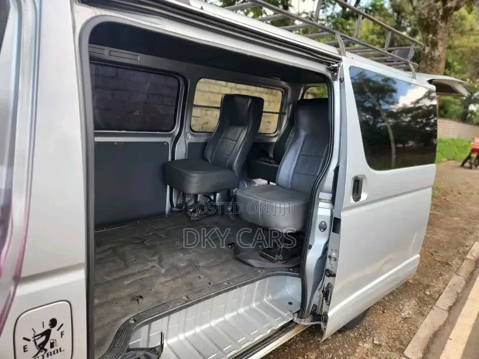 Toyota HiAce 2014 Silver