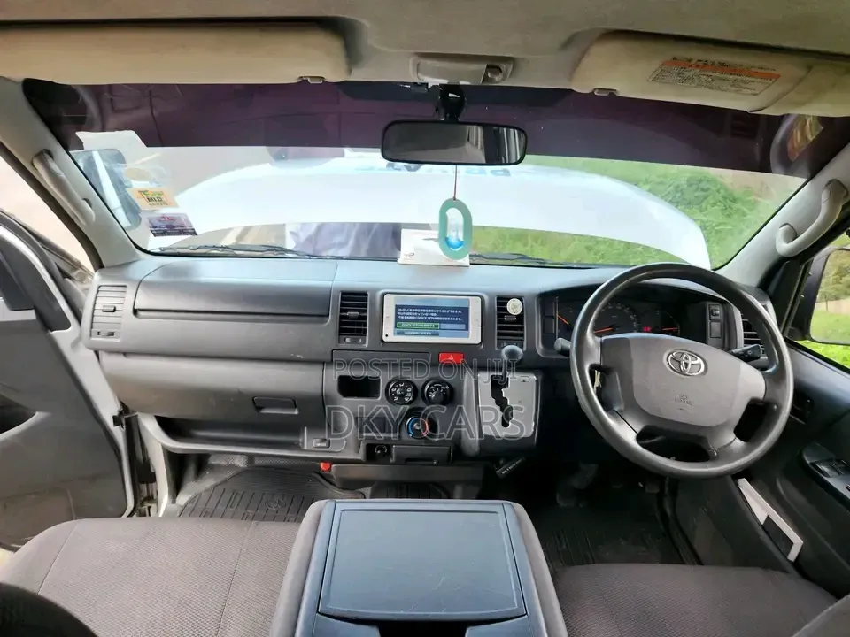 Toyota HiAce 2014 Silver