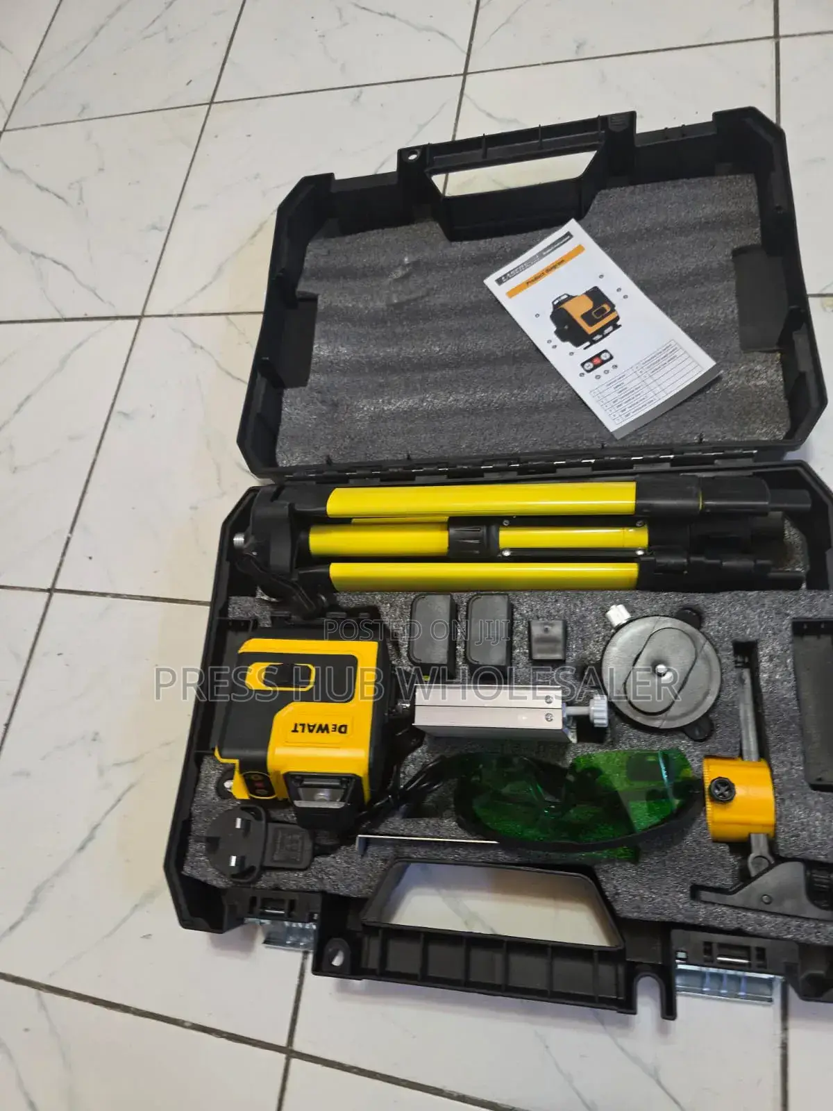 Dewalt Laser Level Kit, Likely the 16-Line Green Laser Model,