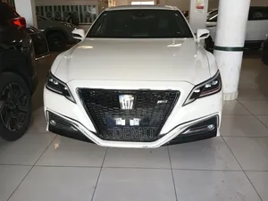 Toyota Crown 2018 White