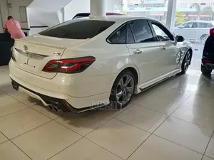 Toyota Crown 2018 White