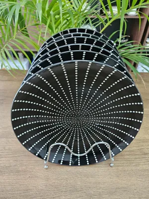 Black Dotted 
Dinner Plates 
Available