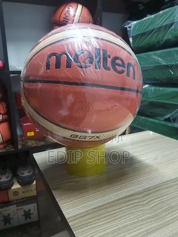 Gg7x Molten Basketball Balls