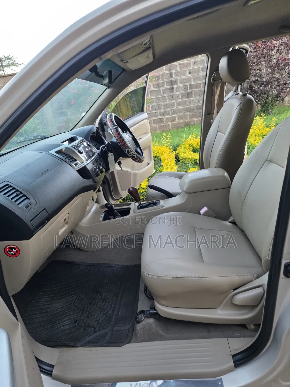 Toyota Hilux 2014 Gold