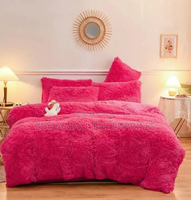 Fluffy Duvet
Pillowcases: 4pcs.
Bedsheet: 1pc.
Fluffy Duvet: 1pc