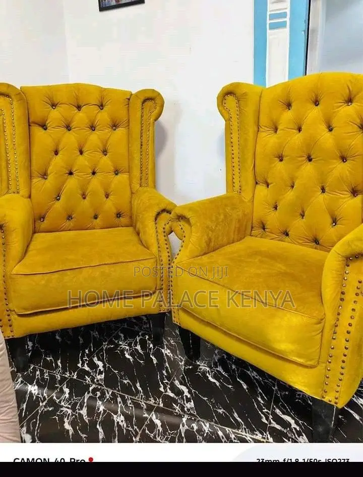 Accent Chair; Upholstered Accent Chair With Curved Wooden Legs