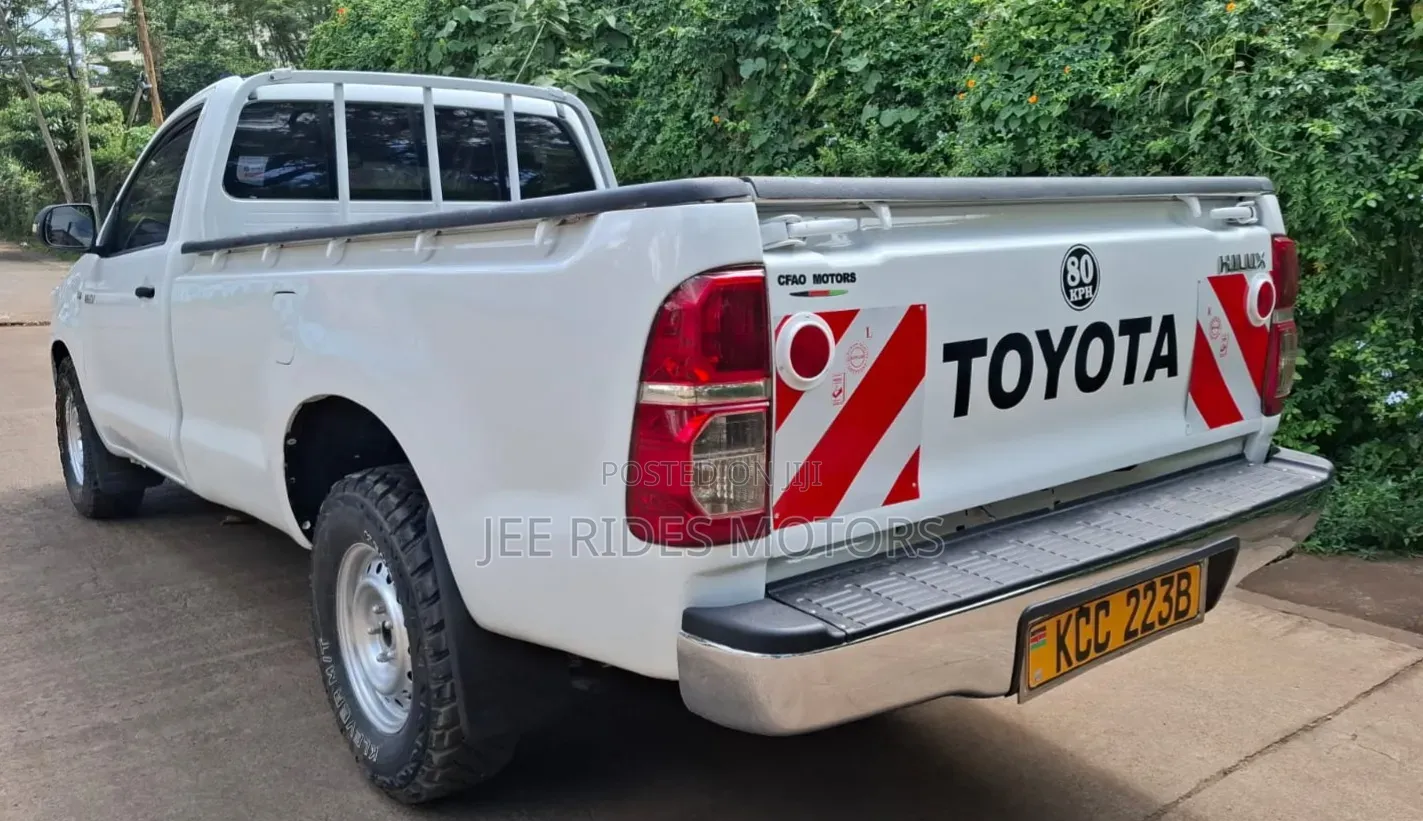 Toyota Hilux 2014 White