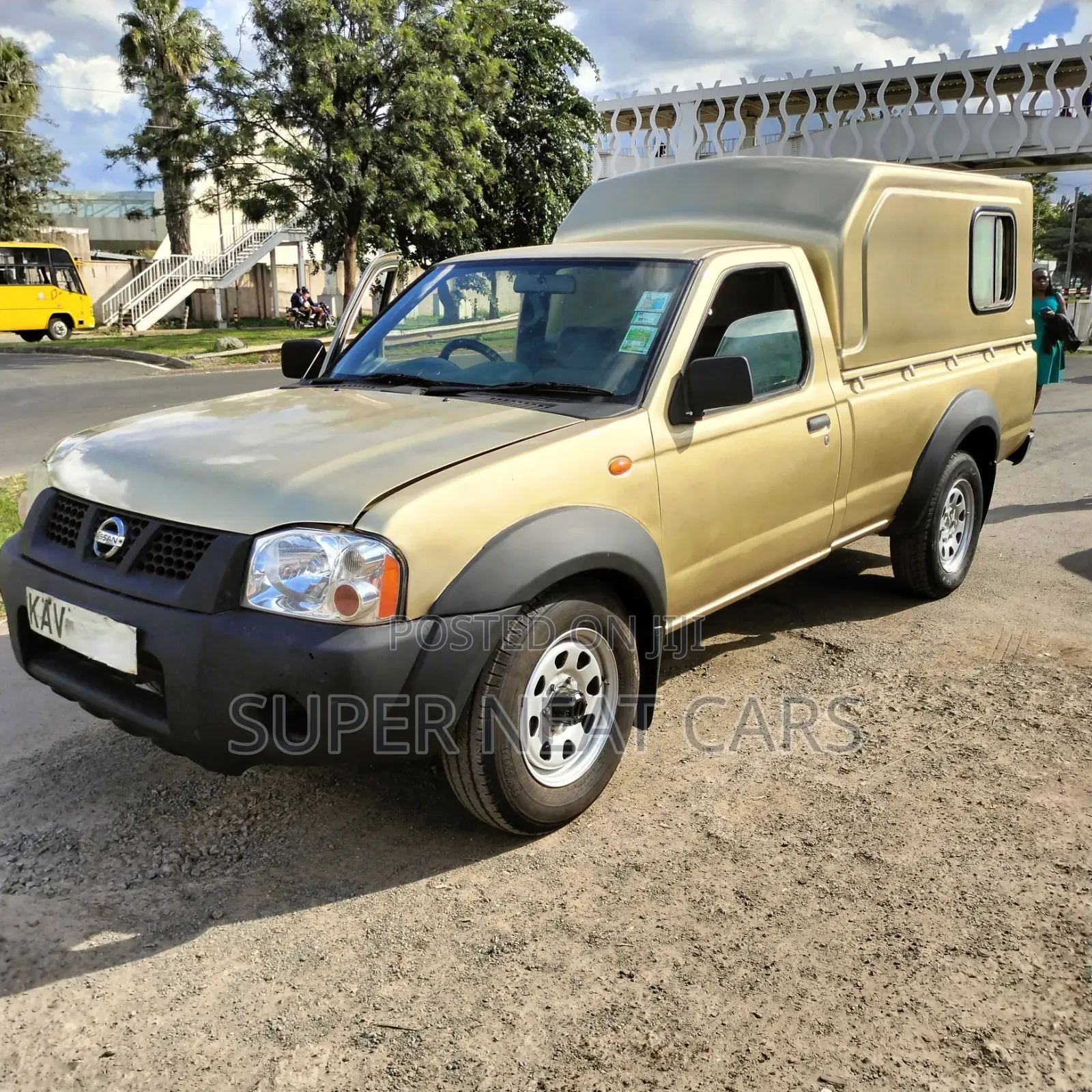Nissan NP300 2006 Gold