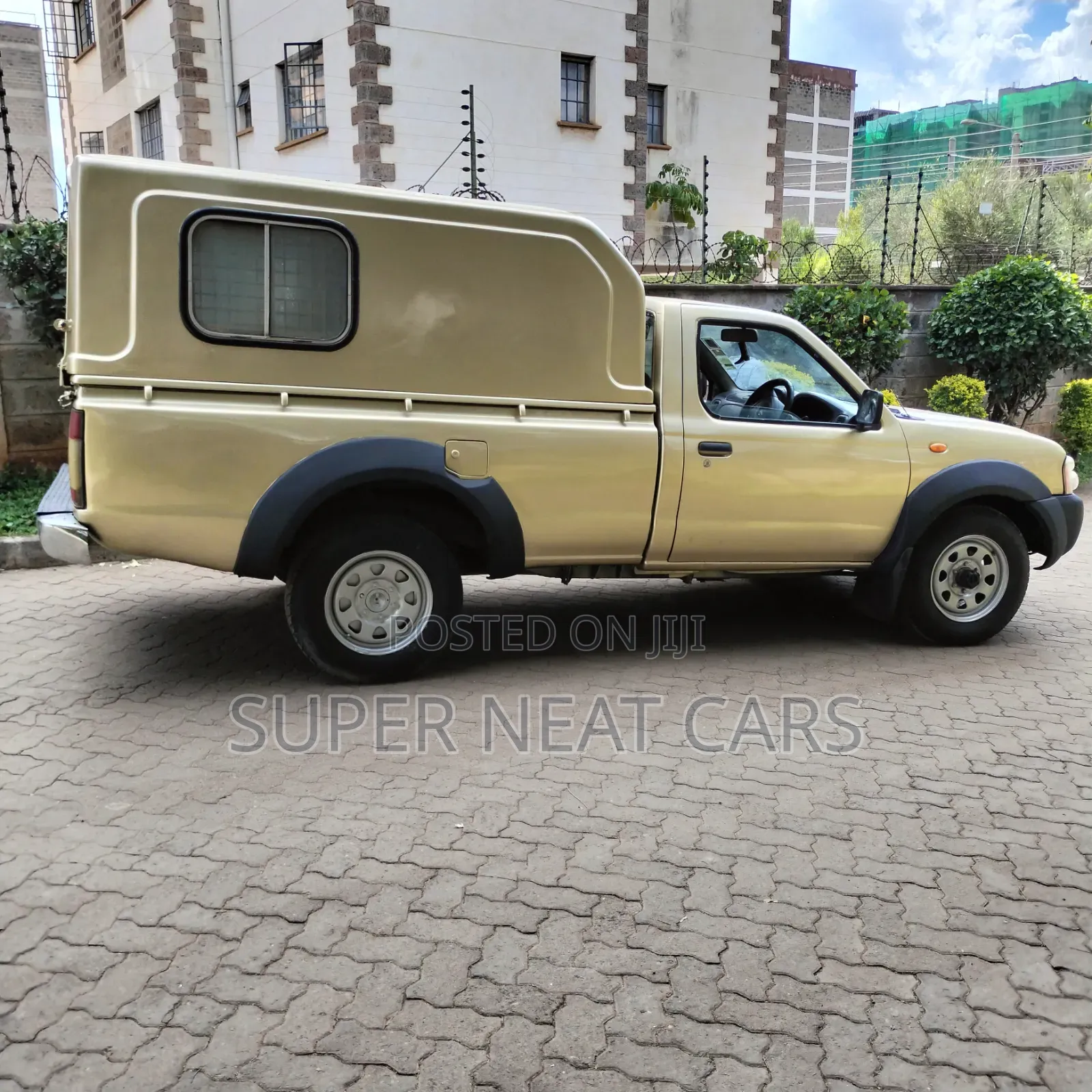 Nissan NP300 2006 Gold