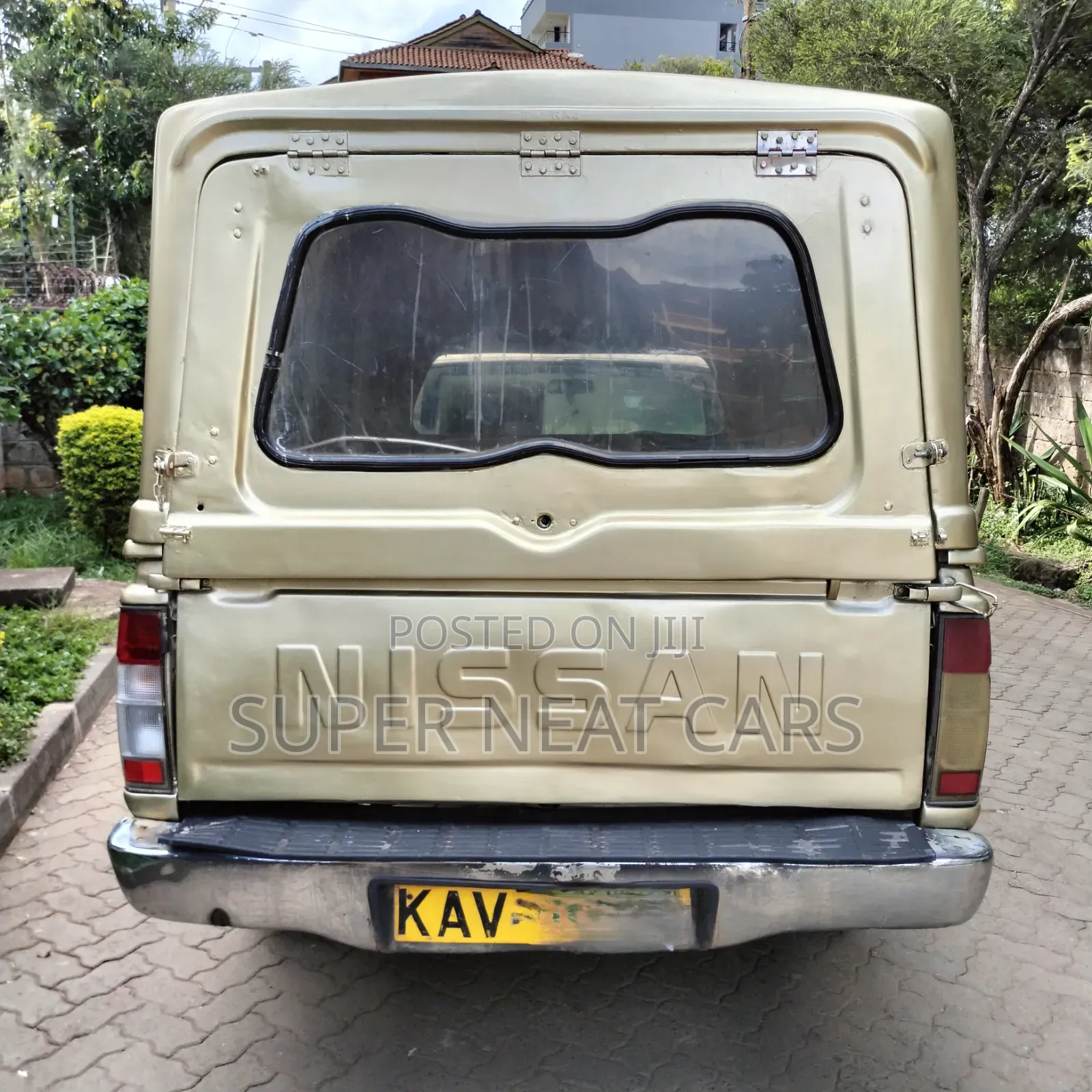 Nissan NP300 2006 Gold