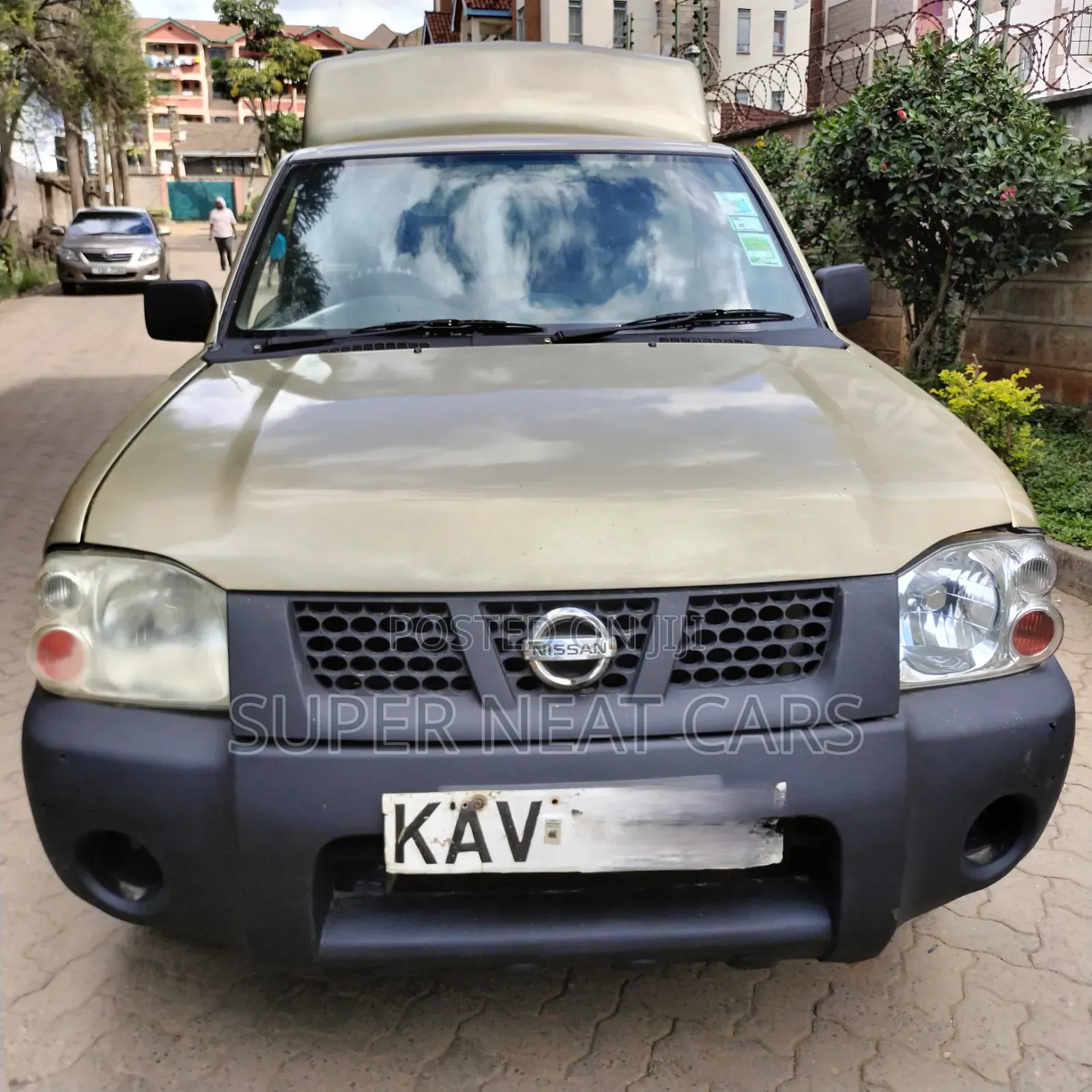 Nissan NP300 2006 Gold