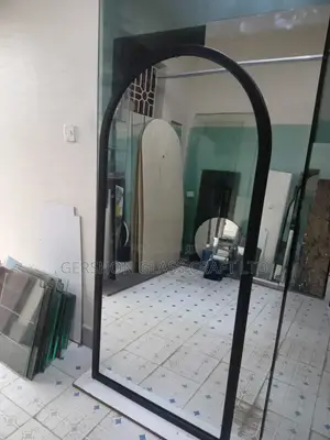 Dressing Mirrors Curved Shape