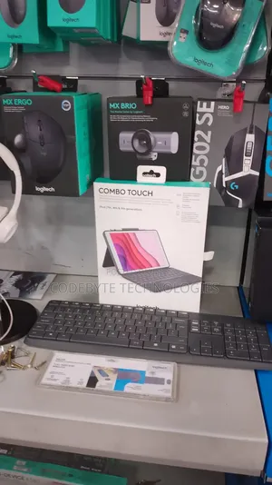 Logitech Combo Touch For iPad 10th Generation)