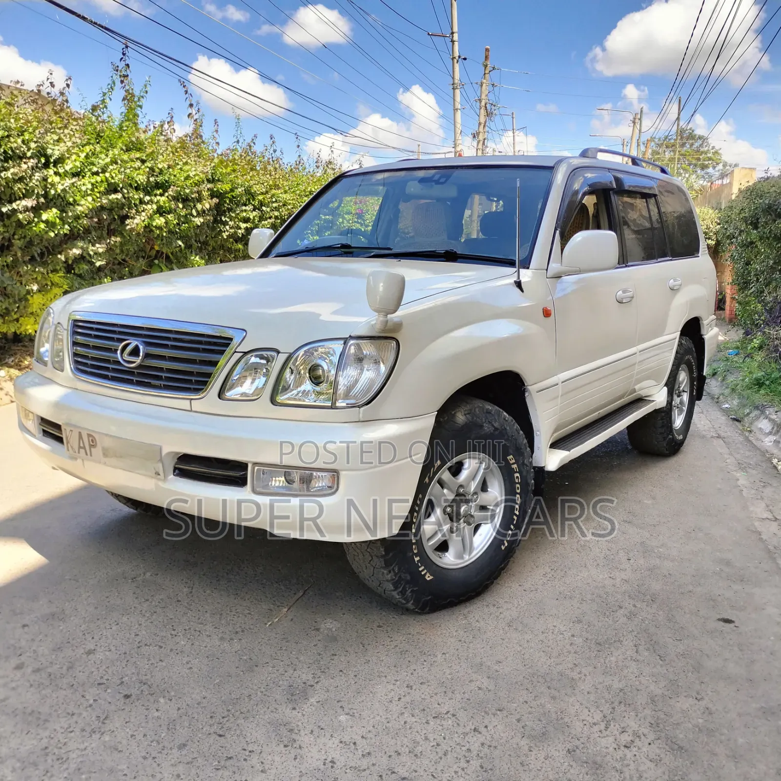 Toyota Land Cruiser 2001 White