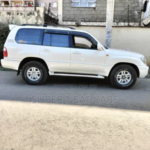 Toyota Land Cruiser 2001 White