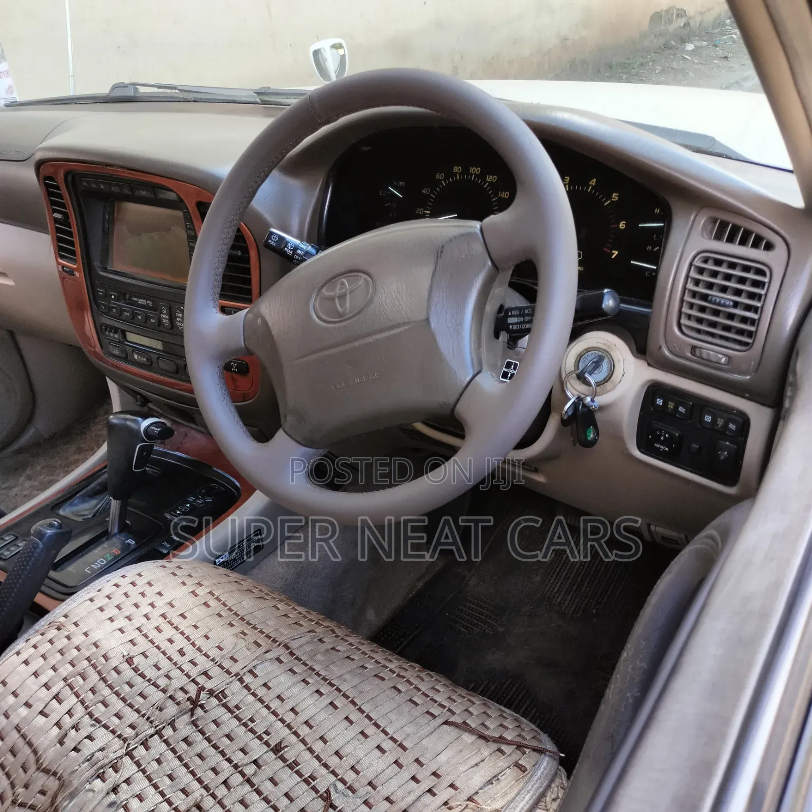 Toyota Land Cruiser 2001 White