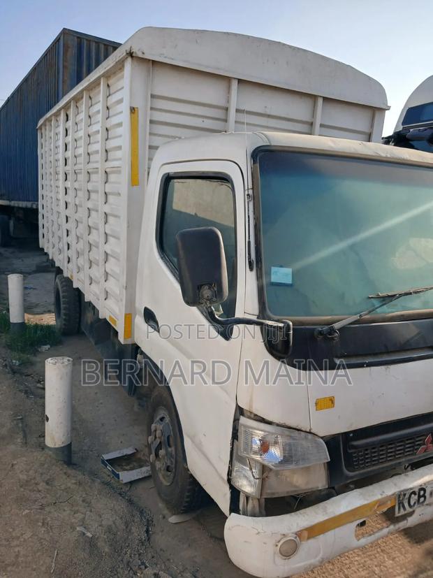 Mitsubishi Canter 2014 White - thumbnail 2