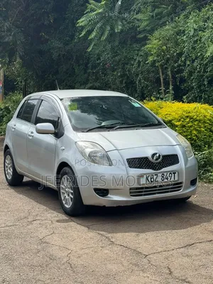 Toyota Vitz 1.3 FWD 5dr 2007 Silver