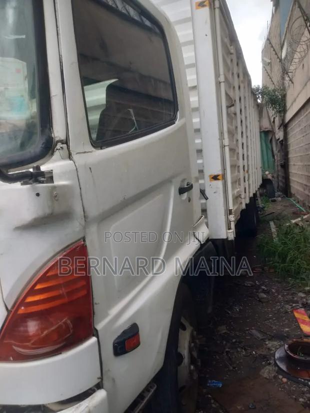 Hino 500 Need Top Cover - thumbnail 2