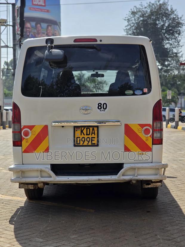 Toyota HiAce 2013 White - thumbnail 4