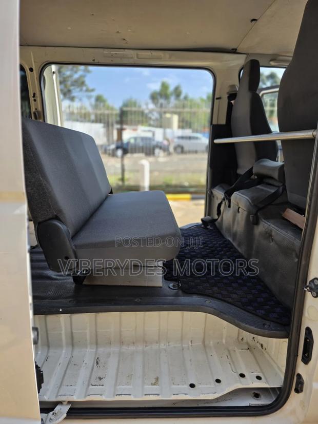 Toyota HiAce 2013 White - thumbnail 8