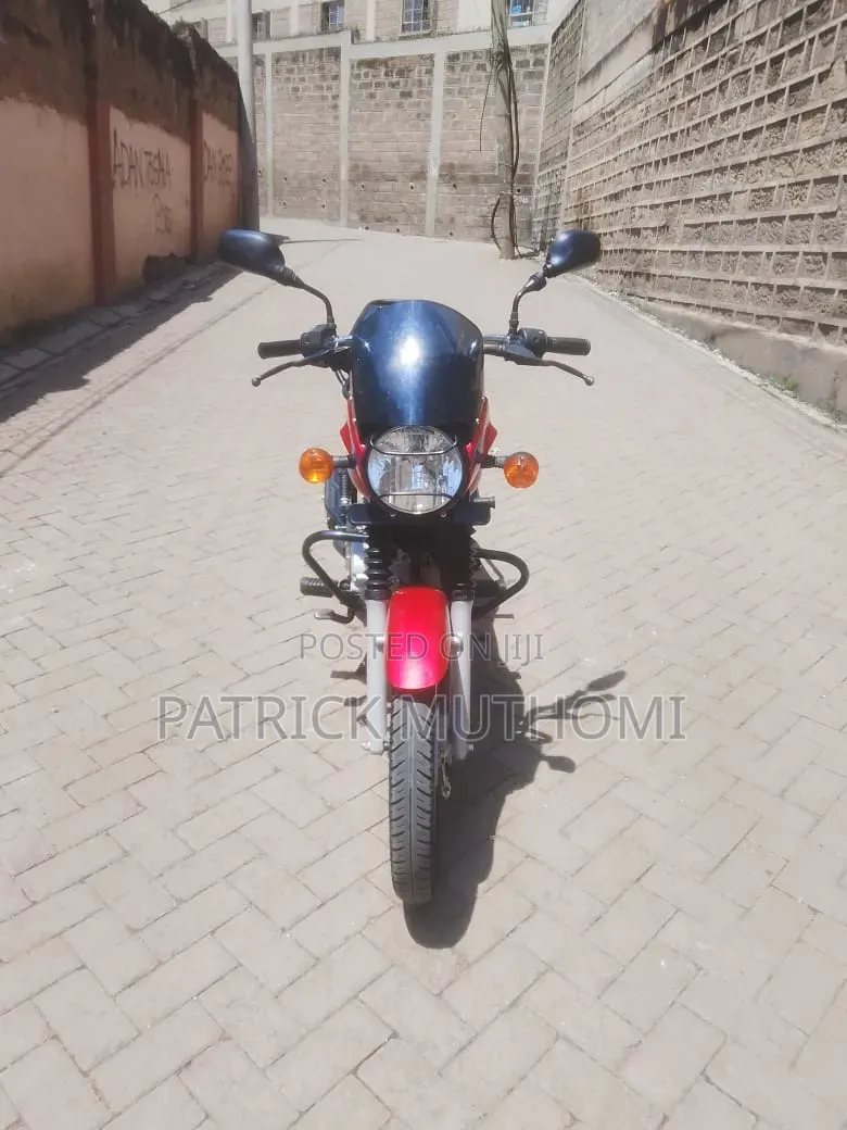 Bajaj Boxer 125 2026 Red