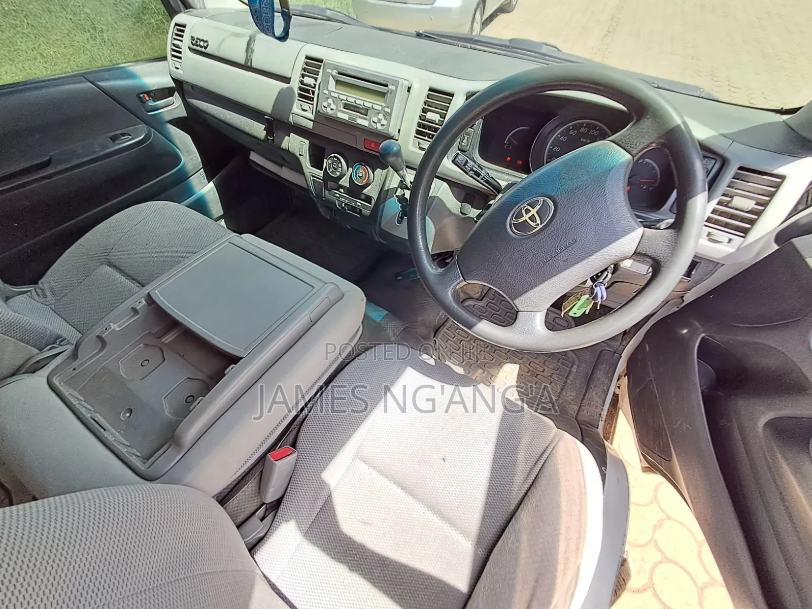Toyota HiAce 2010 White