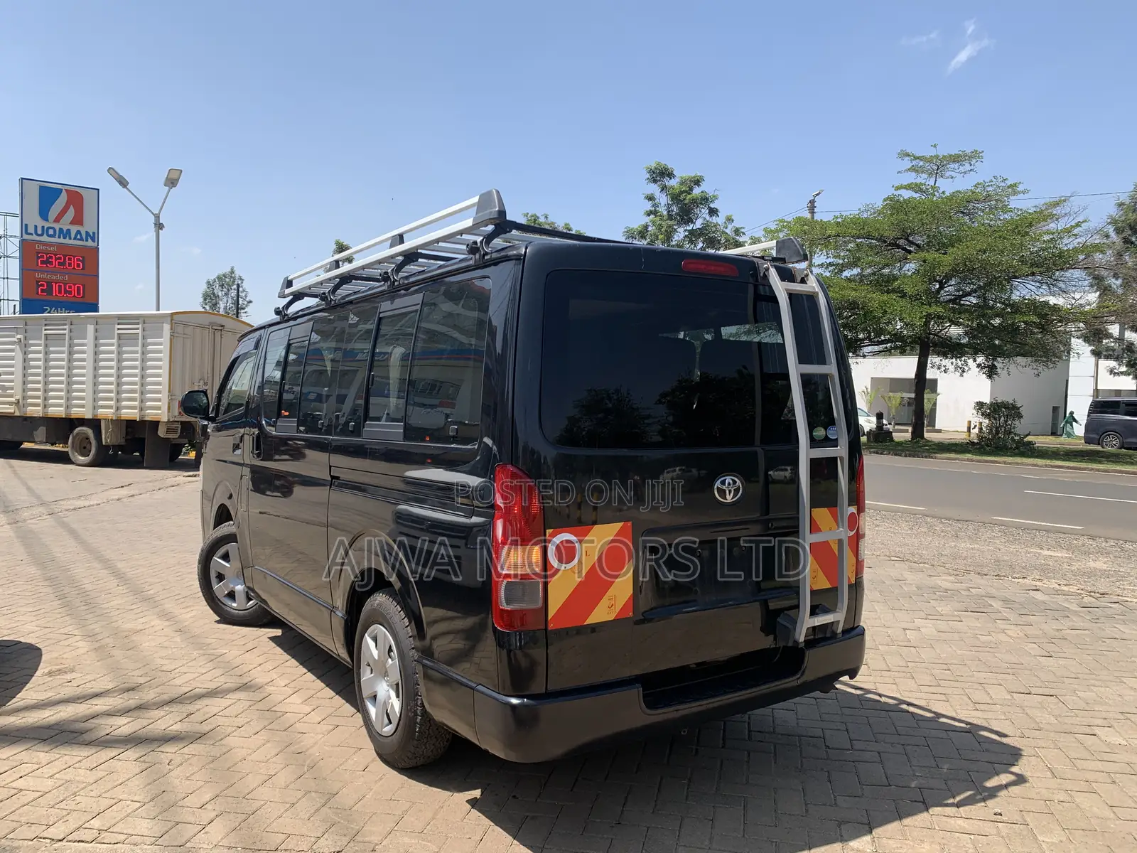 Toyota HiAce 2017 Black