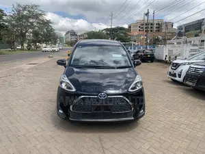 Toyota Sienta 1.5 Hybrid FWD 2021 Black