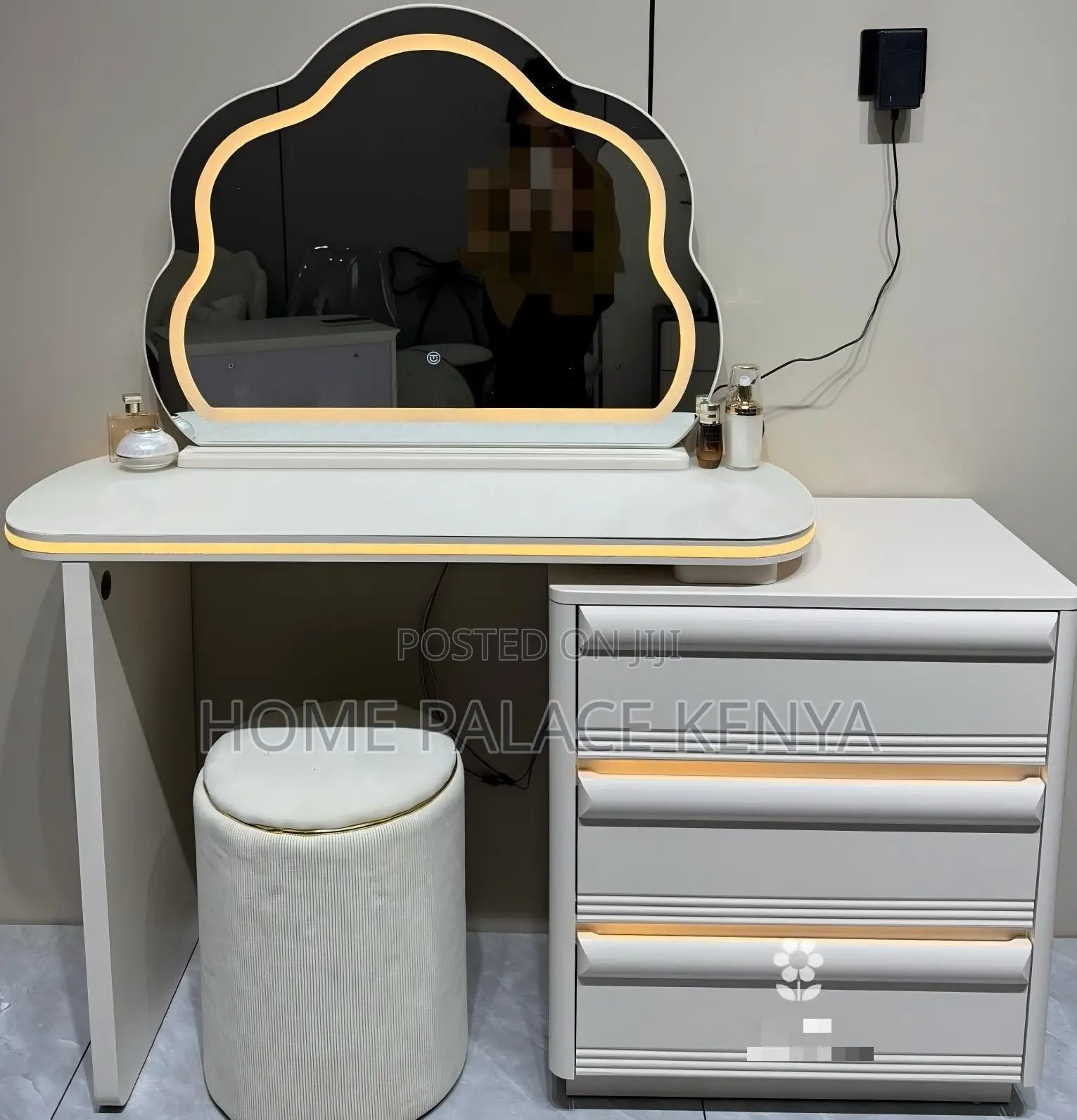 Vanity Table: Solid Wood MDF Led Makeup Dressing Table