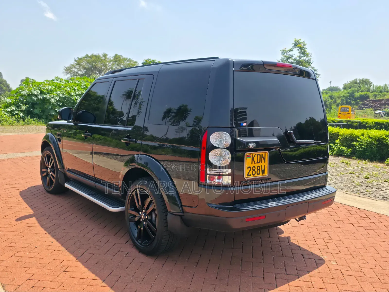 Land Rover Discovery 2016 Black