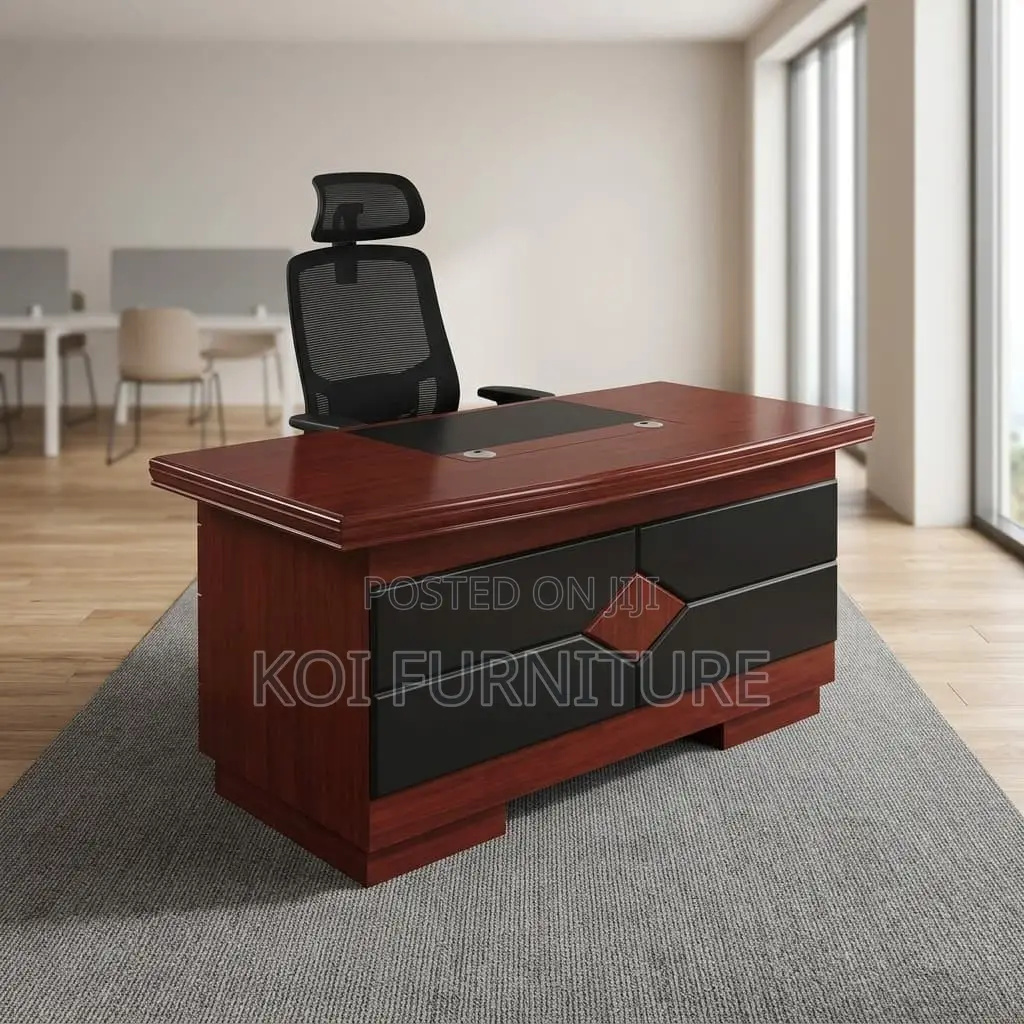 Office Desk : Mahogany Finish Executive Office Desk