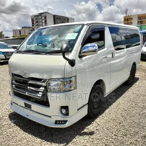 Toyota HiAce 2019 White