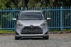 Toyota Sienta 1.5 FWD 2019 Silver