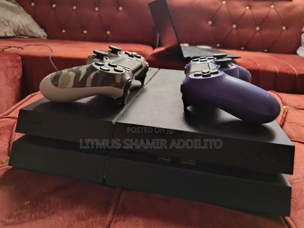 Ps4 Console With 2 Controller and One Disc Mortal Combat - thumbnail 2