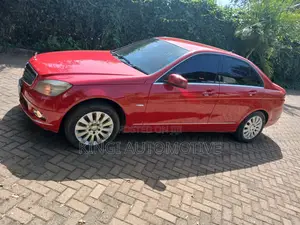 Mercedes-Benz C200 2011 Red
