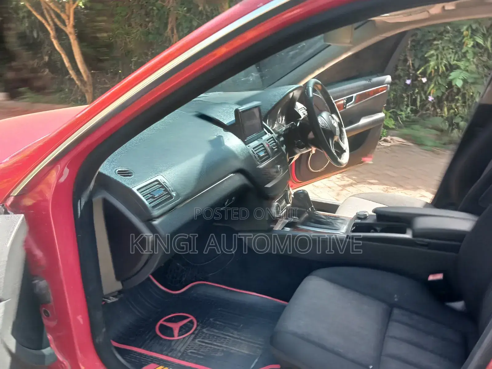 Mercedes-Benz C200 2011 Red