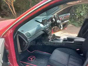 Mercedes-Benz C200 2011 Red