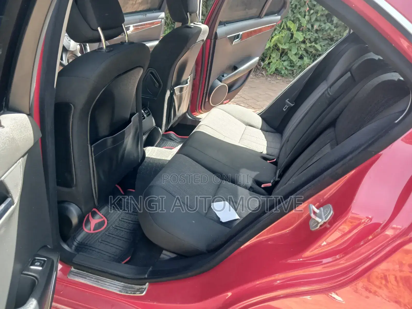 Mercedes-Benz C200 2011 Red