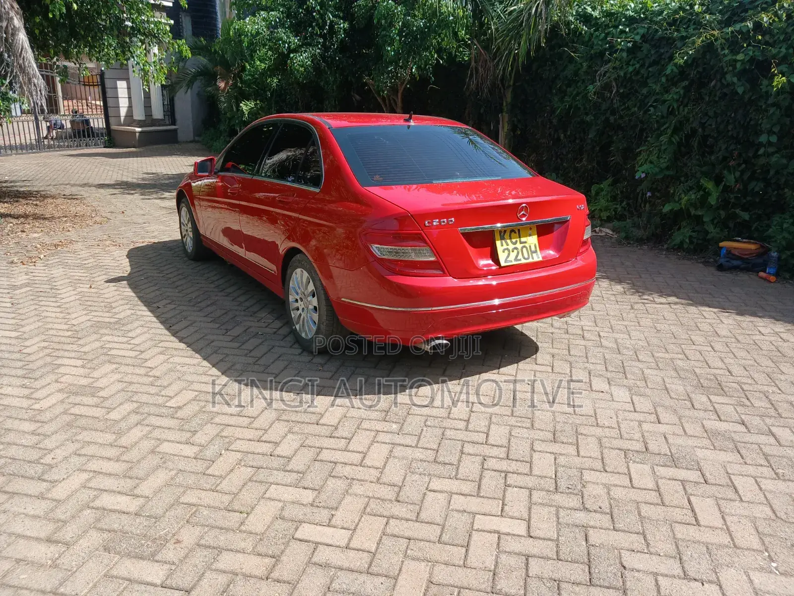 Mercedes-Benz C200 2011 Red