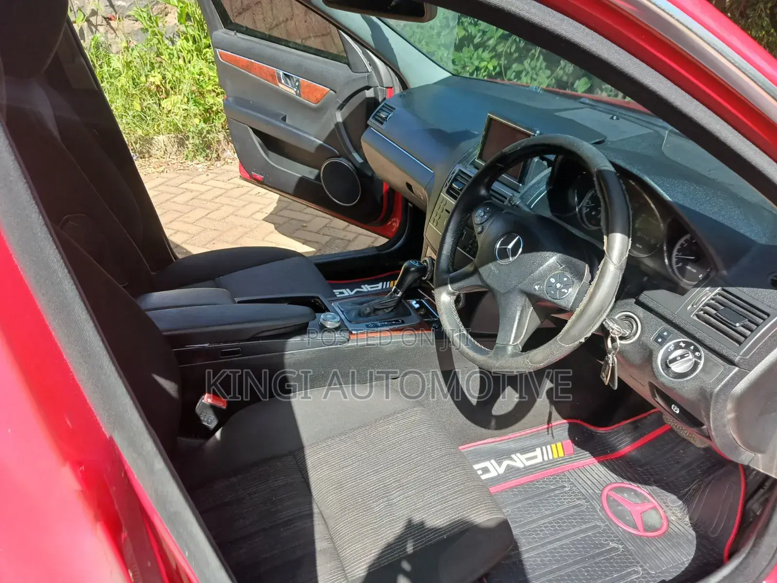 Mercedes-Benz C200 2011 Red