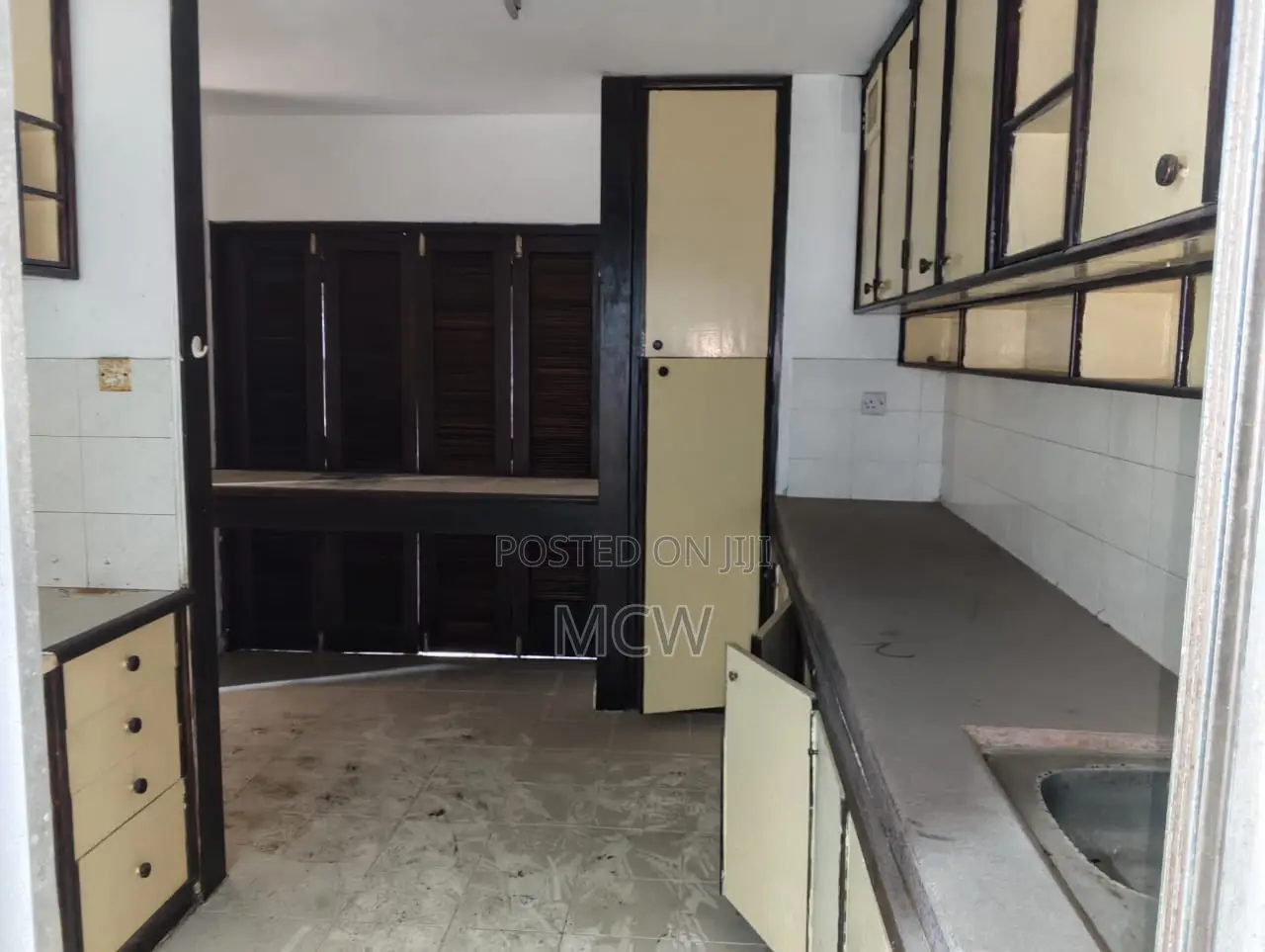 3bdrm Apartment in Biashara, Digo Road for sale