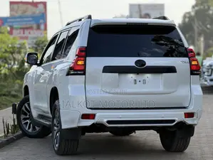 Toyota Land Cruiser Prado 2.7 2022 White