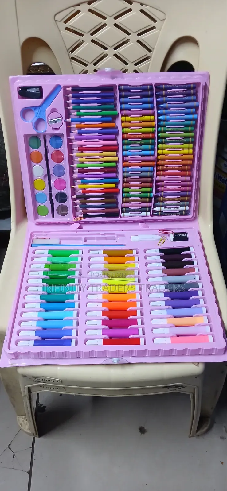 150 Piece Kids Art Drawing Set