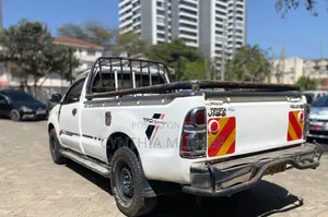 Toyota Hilux 2011 White