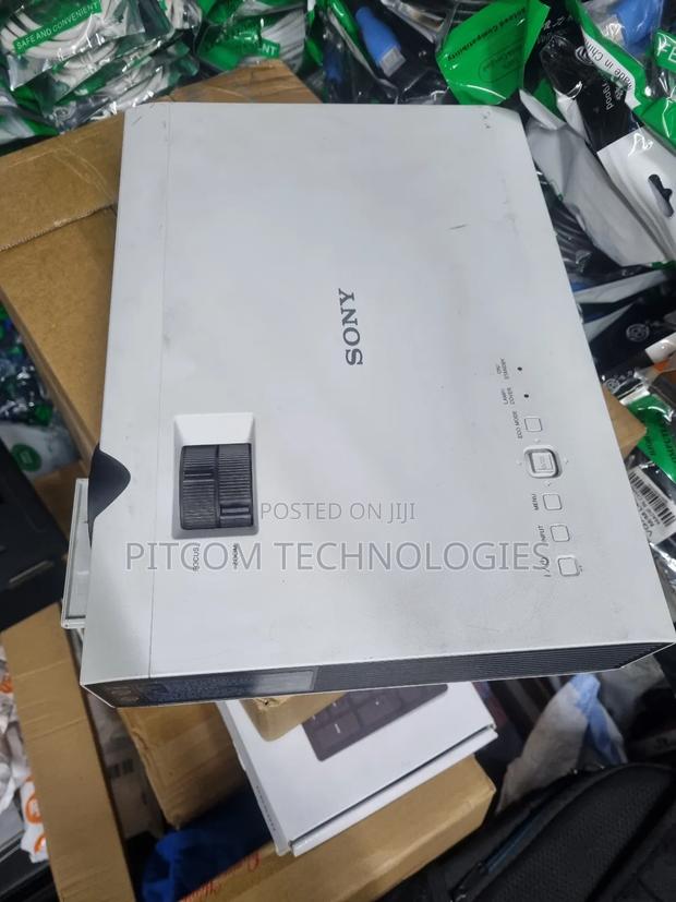 Sony VPL Dx100 Projector
2300 Lumens - thumbnail 2