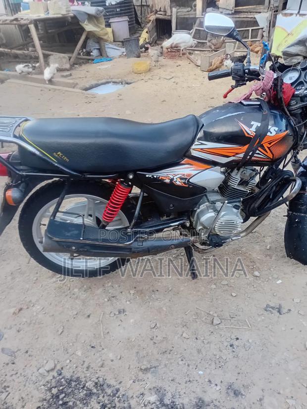TVS HLX Plus ES 2020 Black - thumbnail 2