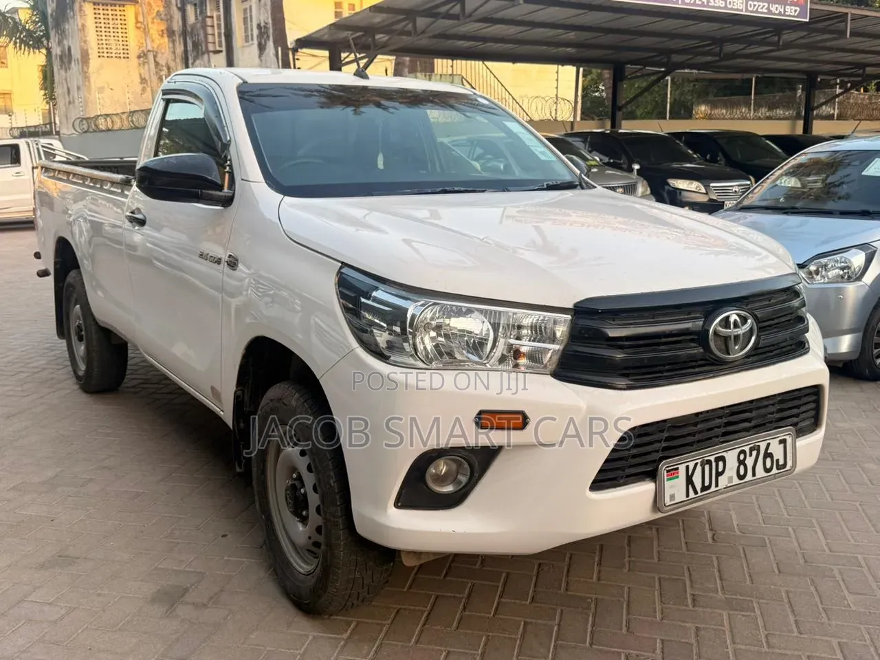 Toyota Hilux 2023 White